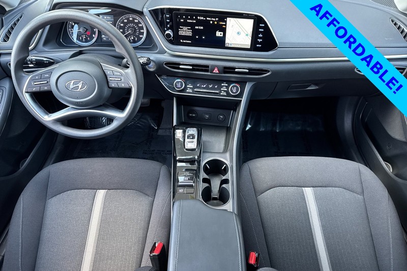 Hyundai Sonata Vehicle Full-screen Gallery Image 13