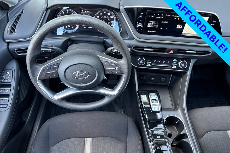 Hyundai Sonata Vehicle Full-screen Gallery Image 14