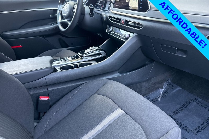 Hyundai Sonata Vehicle Full-screen Gallery Image 15