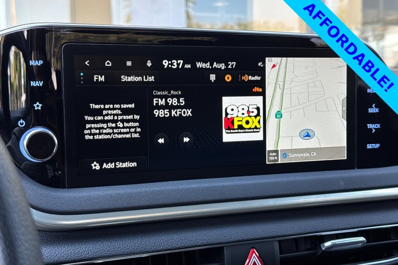Hyundai Sonata Vehicle Full-screen Gallery Image 17