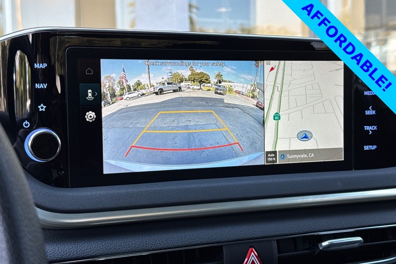 Hyundai Sonata Vehicle Full-screen Gallery Image 19
