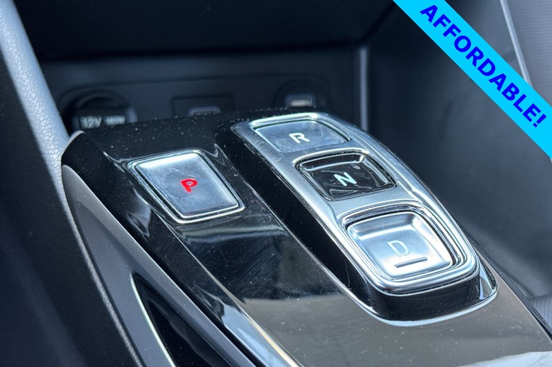 Hyundai Sonata Vehicle Full-screen Gallery Image 21