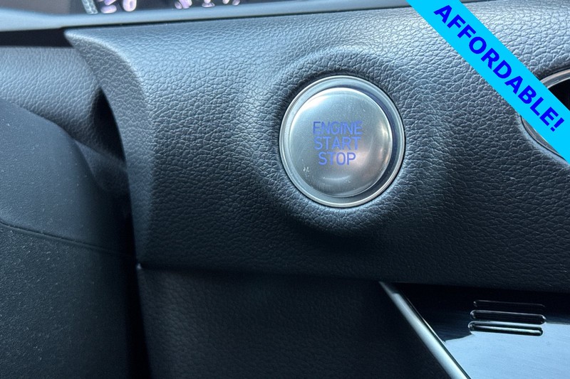 Hyundai Sonata Vehicle Full-screen Gallery Image 22