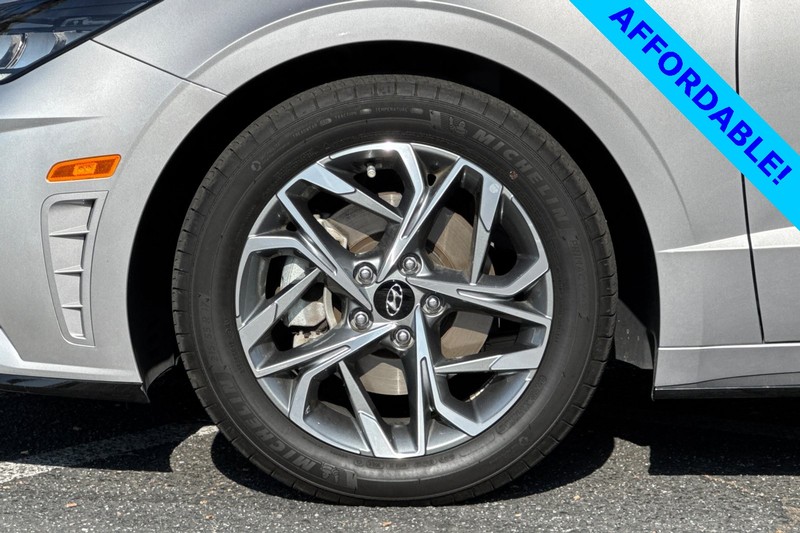 Hyundai Sonata Vehicle Full-screen Gallery Image 26