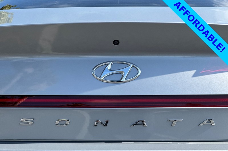 Hyundai Sonata Vehicle Full-screen Gallery Image 27