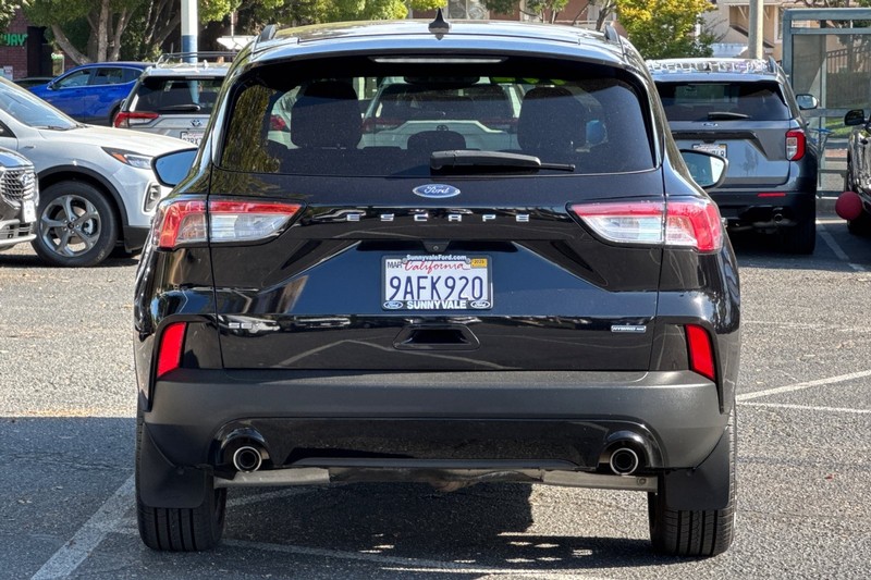 Ford Escape Vehicle Full-screen Gallery Image 05