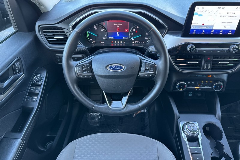 Ford Escape Vehicle Full-screen Gallery Image 15