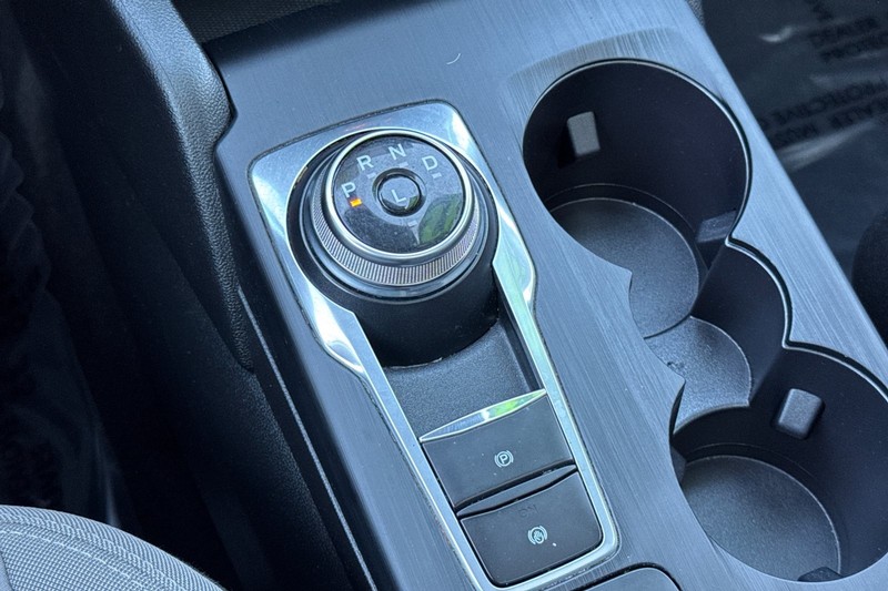 Ford Escape Vehicle Full-screen Gallery Image 22