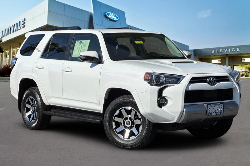 Toyota 4Runner Vehicle Full-screen Gallery Image 02