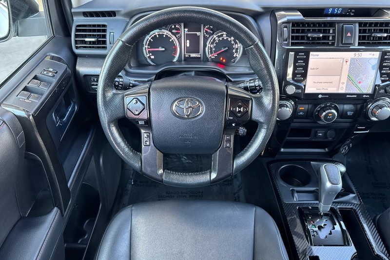 Toyota 4Runner Vehicle Full-screen Gallery Image 15