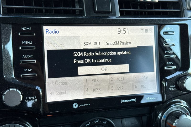 Toyota 4Runner Vehicle Full-screen Gallery Image 18