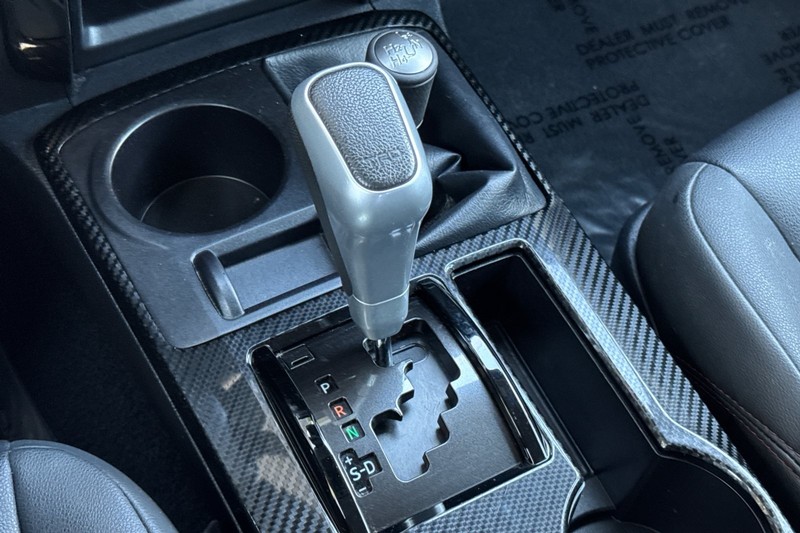 Toyota 4Runner Vehicle Full-screen Gallery Image 22