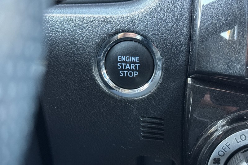 Toyota 4Runner Vehicle Full-screen Gallery Image 23