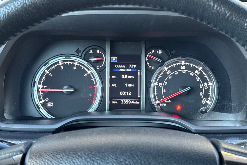 Toyota 4Runner Vehicle Full-screen Gallery Image 25