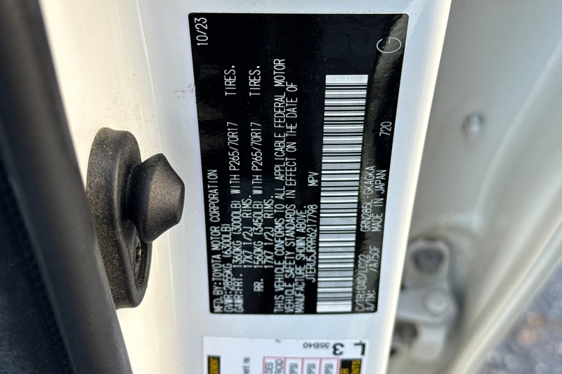 Toyota 4Runner Vehicle Full-screen Gallery Image 29