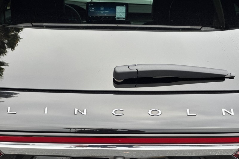 Lincoln Corsair Vehicle Full-screen Gallery Image 26