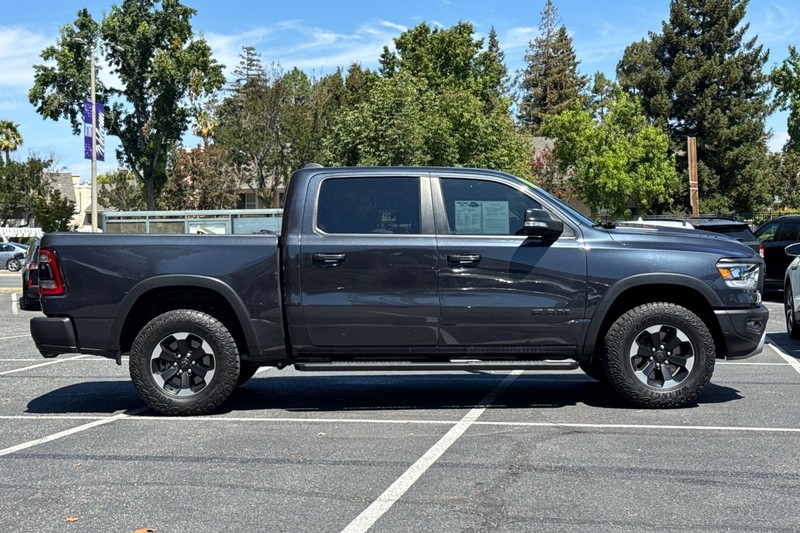 Ram 1500 Vehicle Full-screen Gallery Image 03