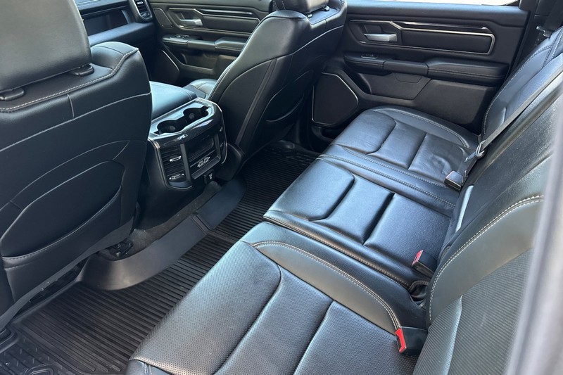 Ram 1500 Vehicle Full-screen Gallery Image 12