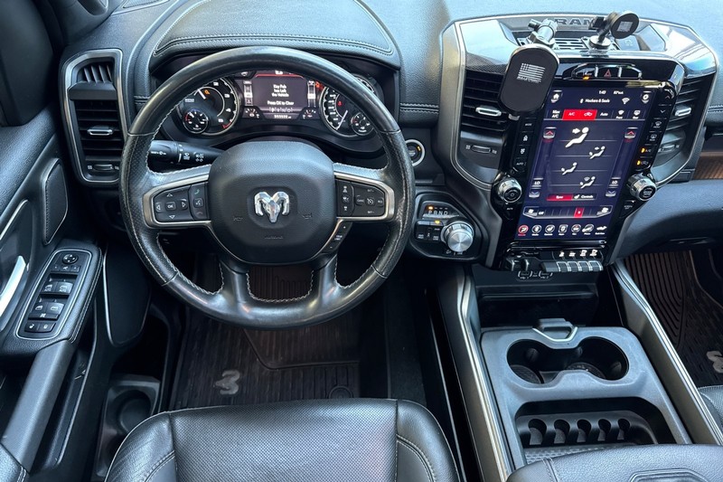 Ram 1500 Vehicle Full-screen Gallery Image 14