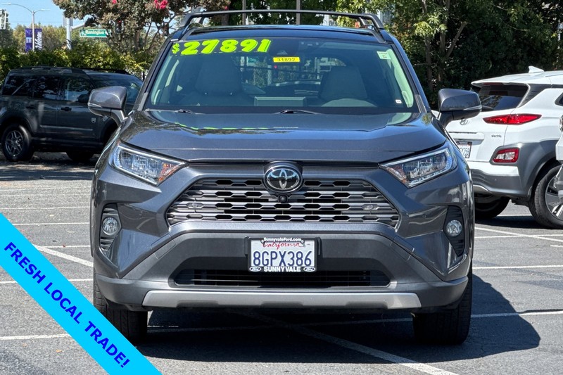 Toyota RAV4 Vehicle Full-screen Gallery Image 10