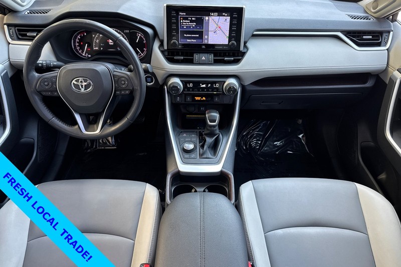 Toyota RAV4 Vehicle Full-screen Gallery Image 14