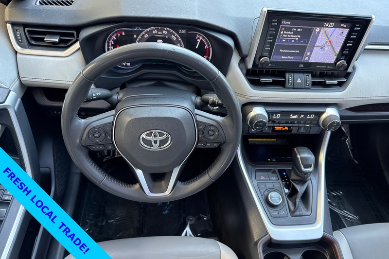 Toyota RAV4 Vehicle Full-screen Gallery Image 15
