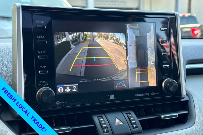 Toyota RAV4 Vehicle Full-screen Gallery Image 21