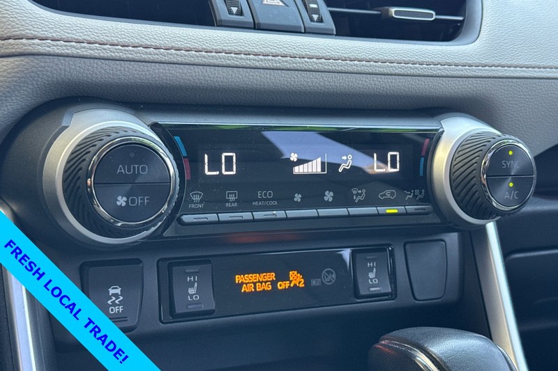 Toyota RAV4 Vehicle Full-screen Gallery Image 22