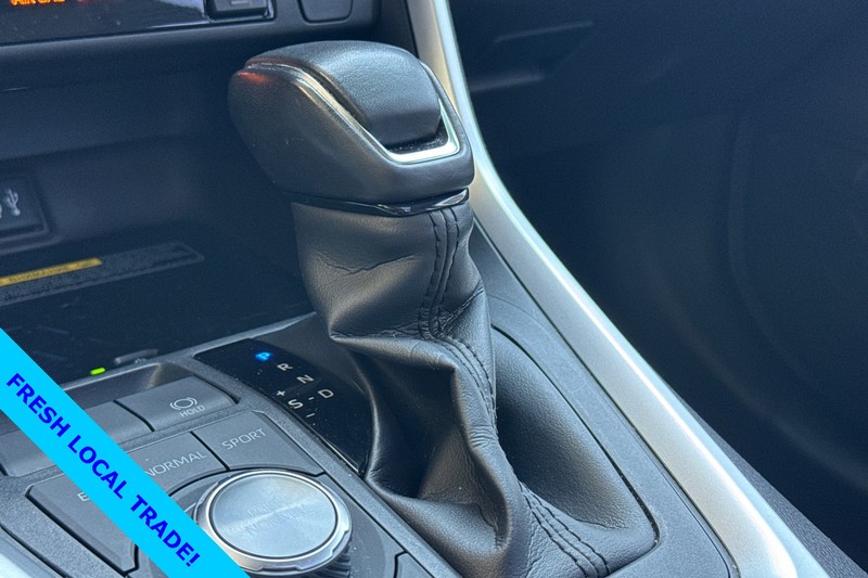Toyota RAV4 Vehicle Full-screen Gallery Image 23