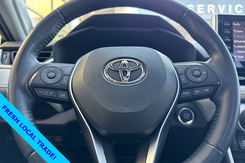 Toyota RAV4 Vehicle Full-screen Gallery Image 25