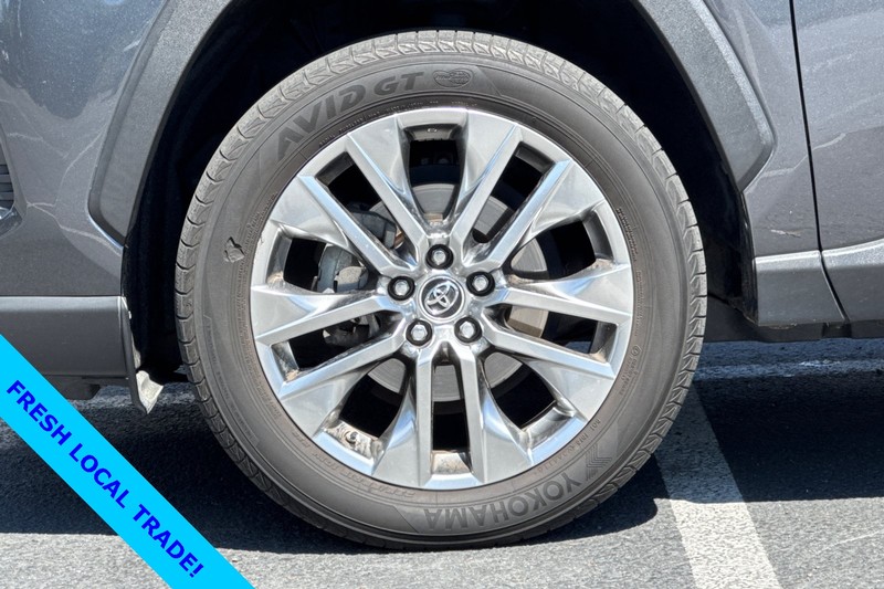 Toyota RAV4 Vehicle Full-screen Gallery Image 28