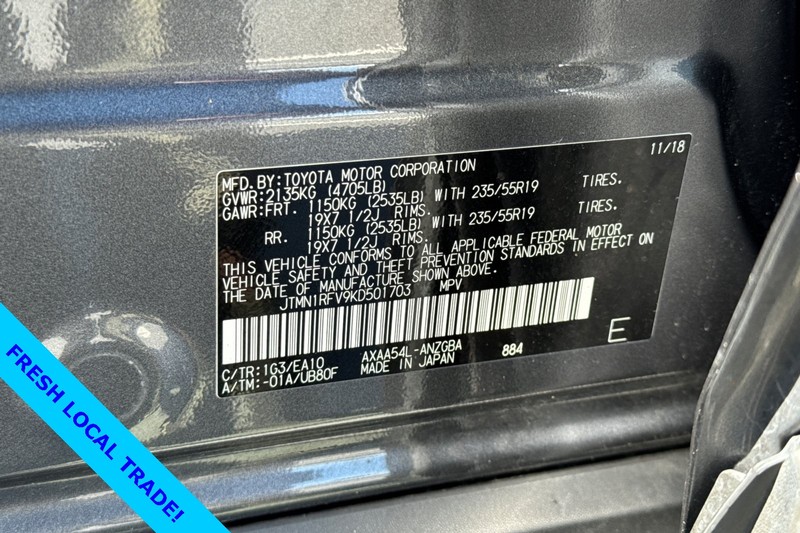 Toyota RAV4 Vehicle Full-screen Gallery Image 30