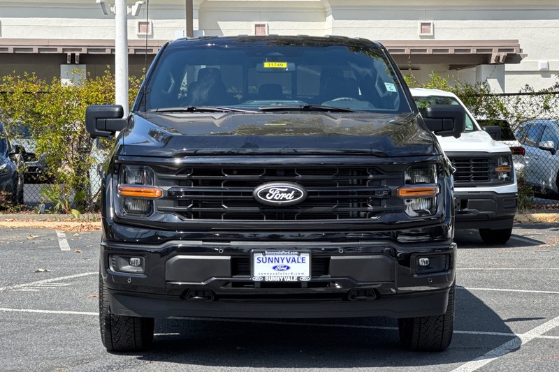 Ford F-150 Vehicle Full-screen Gallery Image 09