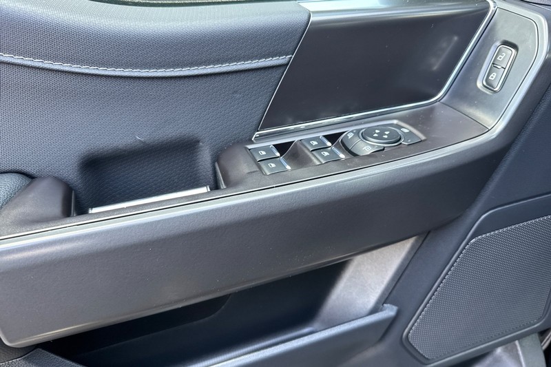 Ford F-150 Vehicle Full-screen Gallery Image 11