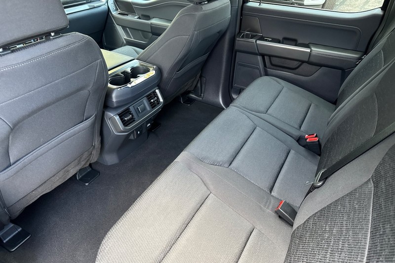 Ford F-150 Vehicle Full-screen Gallery Image 12