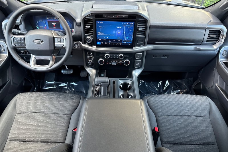 Ford F-150 Vehicle Full-screen Gallery Image 13