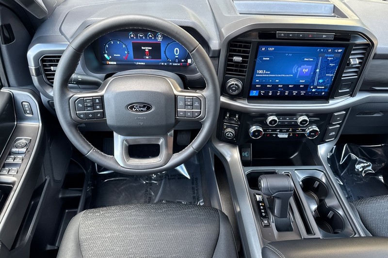 Ford F-150 Vehicle Full-screen Gallery Image 14