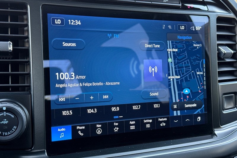 Ford F-150 Vehicle Full-screen Gallery Image 17