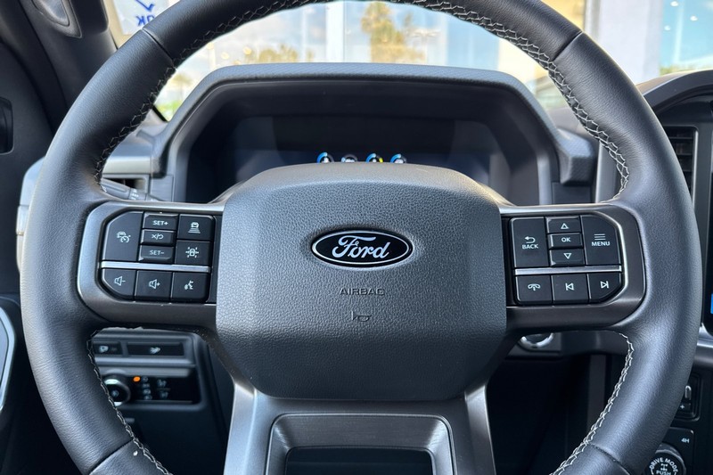 Ford F-150 Vehicle Full-screen Gallery Image 23
