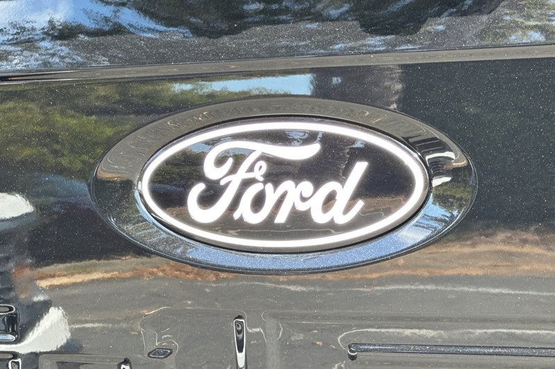 Ford F-150 Vehicle Full-screen Gallery Image 27