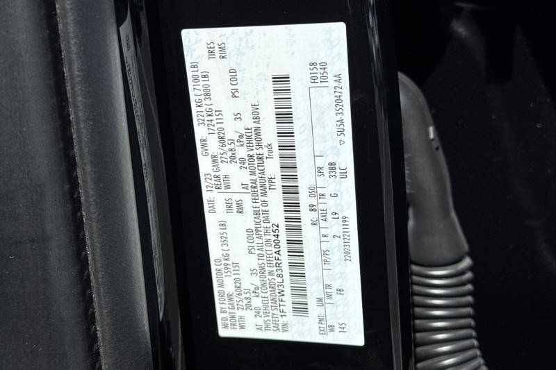 Ford F-150 Vehicle Full-screen Gallery Image 28