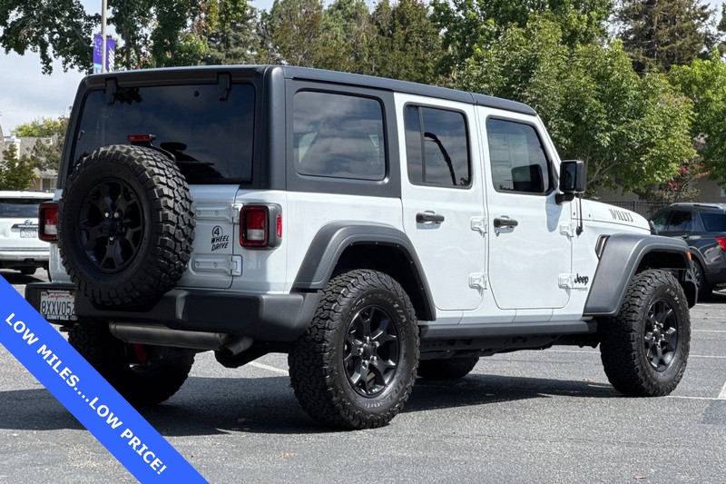 Jeep Wrangler Vehicle Full-screen Gallery Image 04