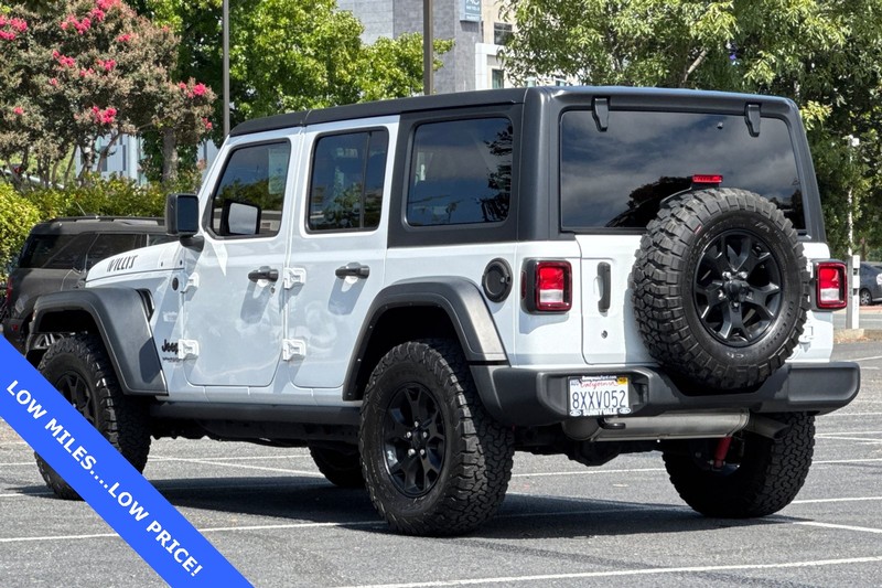 Jeep Wrangler Vehicle Full-screen Gallery Image 06