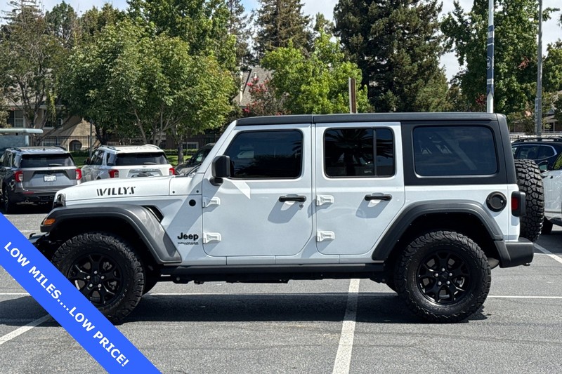 Jeep Wrangler Vehicle Full-screen Gallery Image 08