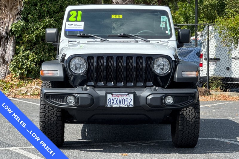 Jeep Wrangler Vehicle Full-screen Gallery Image 10