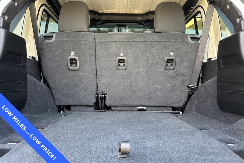 Jeep Wrangler Vehicle Full-screen Gallery Image 16