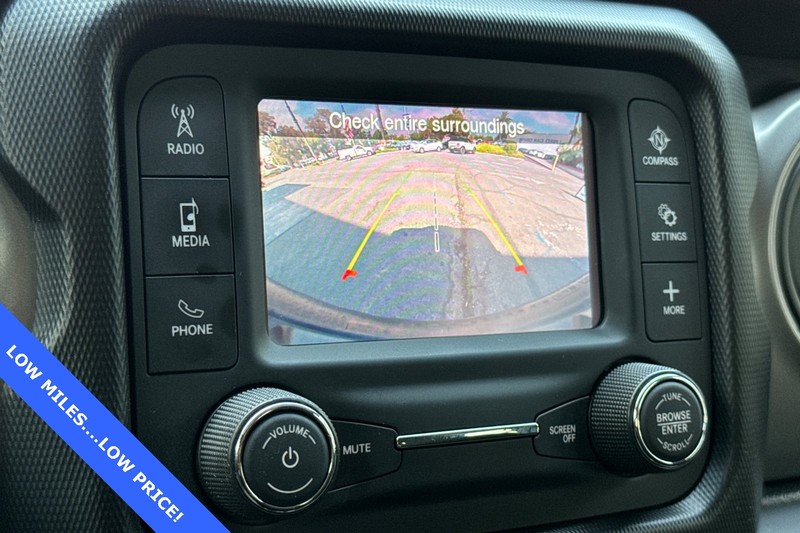 Jeep Wrangler Vehicle Full-screen Gallery Image 20