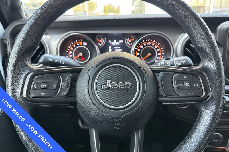 Jeep Wrangler Vehicle Full-screen Gallery Image 24