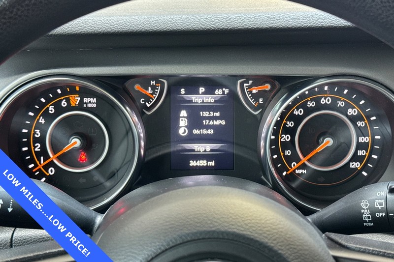Jeep Wrangler Vehicle Full-screen Gallery Image 25