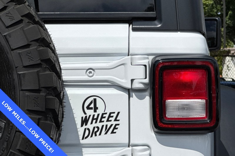 Jeep Wrangler Vehicle Full-screen Gallery Image 28